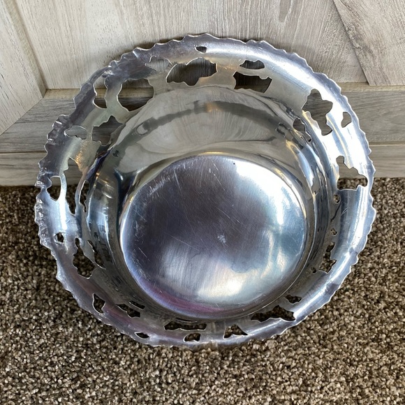 Thick Molded Aluminum Christmas Bowl / Christmas Bowl with Snowman - Picture 9 of 9